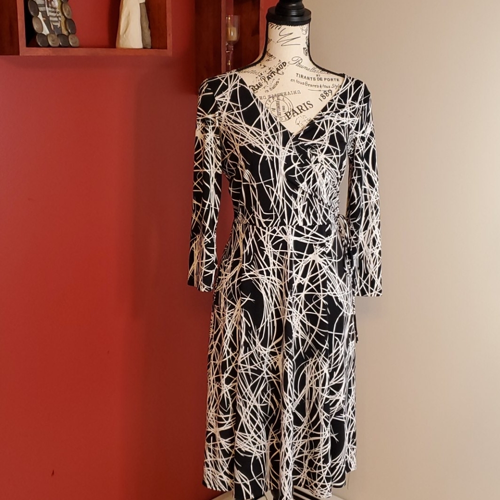 Van Heusen Black & White Faux Wrap Dress, size 4